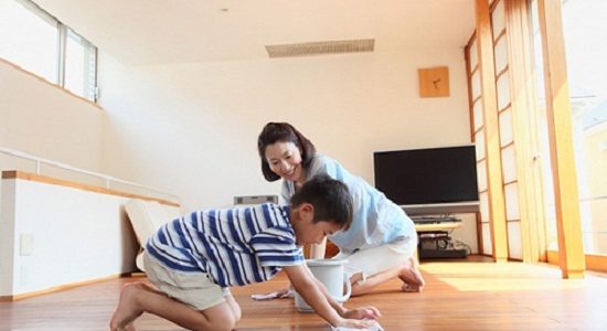 nhà bị ẩm mốc phải làm sao