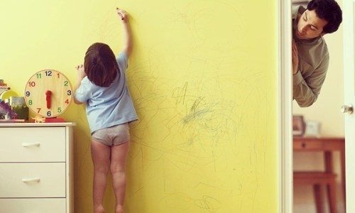 tường nhà bị bẩn